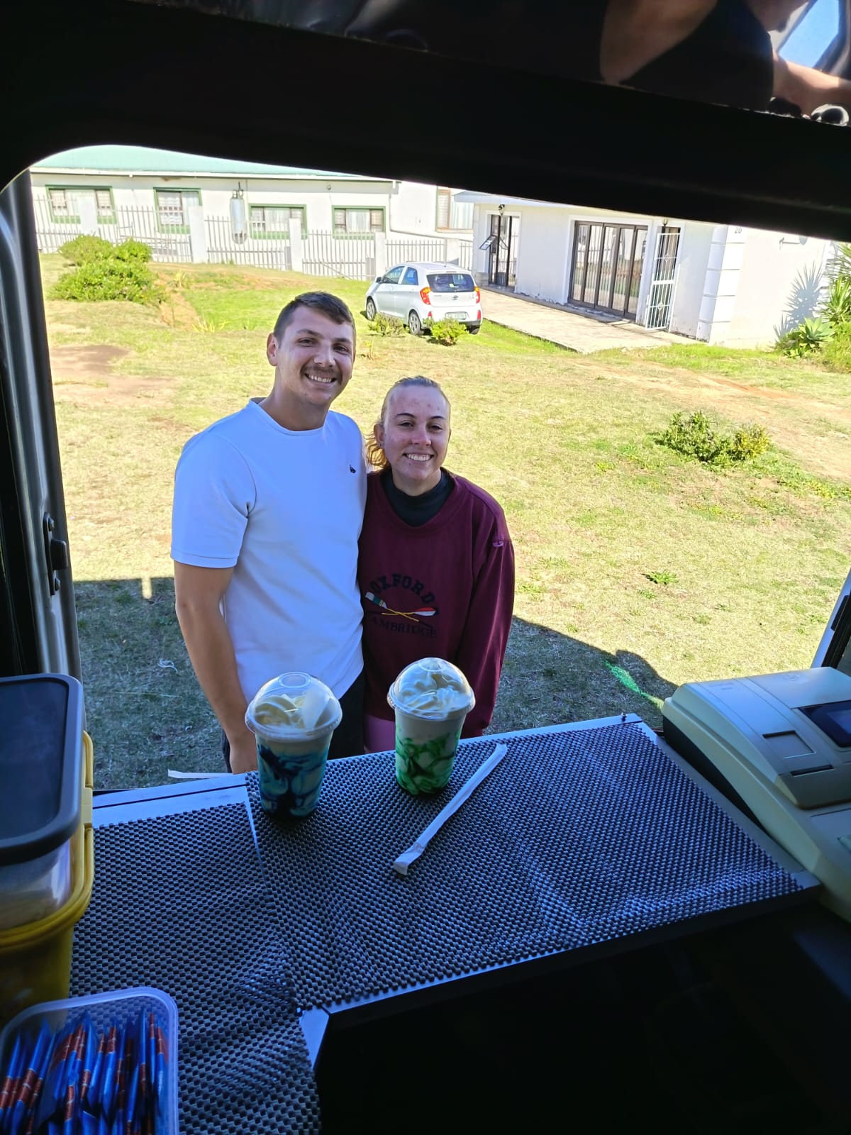 Couple enjoying slush puppies from LekkerLicks